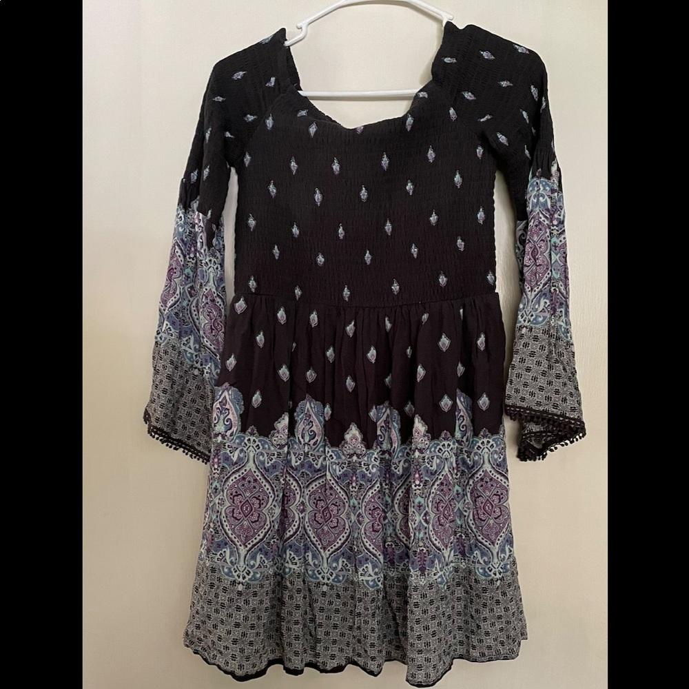 Womens size large, bell sleeve dress. On/ off shoulder dress